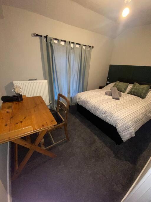 Mountain View Two Bedroom Llwynypia エクステリア 写真