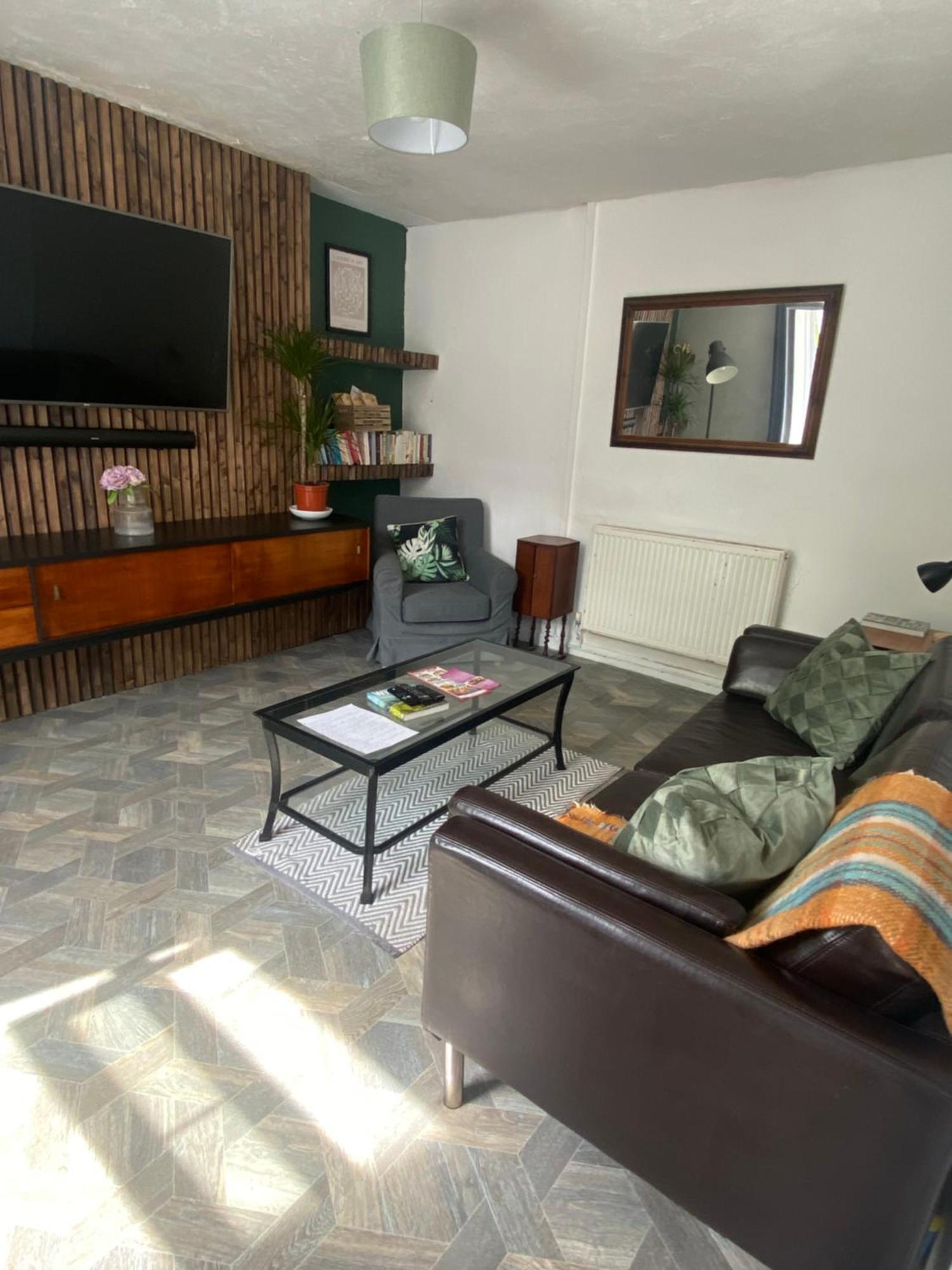 Mountain View Two Bedroom Llwynypia エクステリア 写真