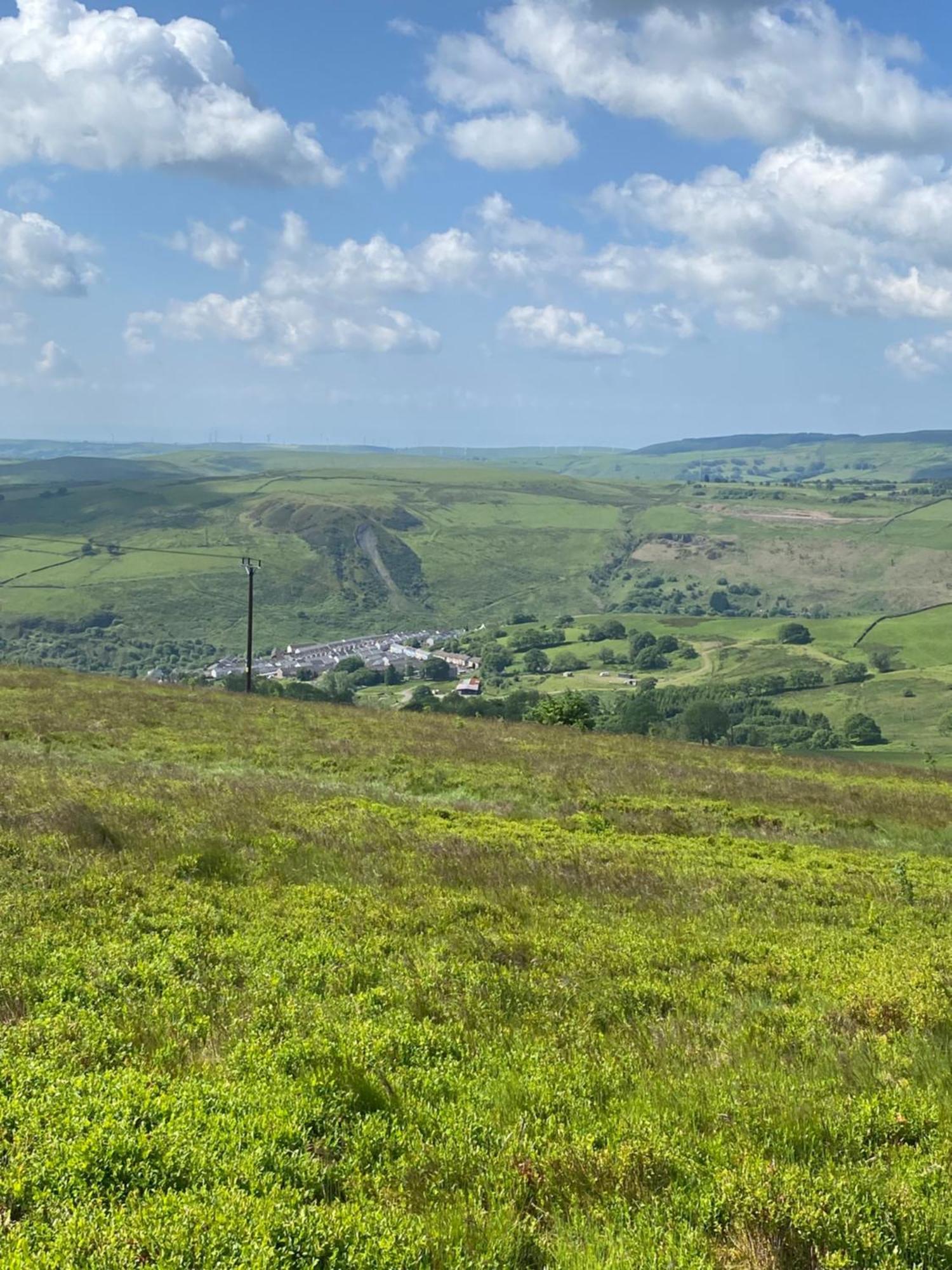 Mountain View Two Bedroom Llwynypia エクステリア 写真