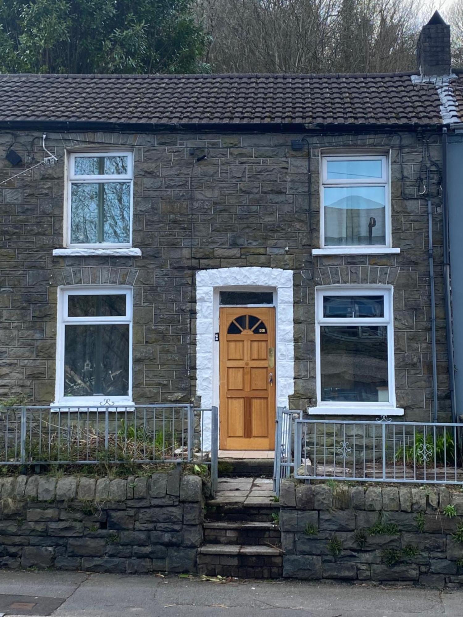 Mountain View Two Bedroom Llwynypia エクステリア 写真