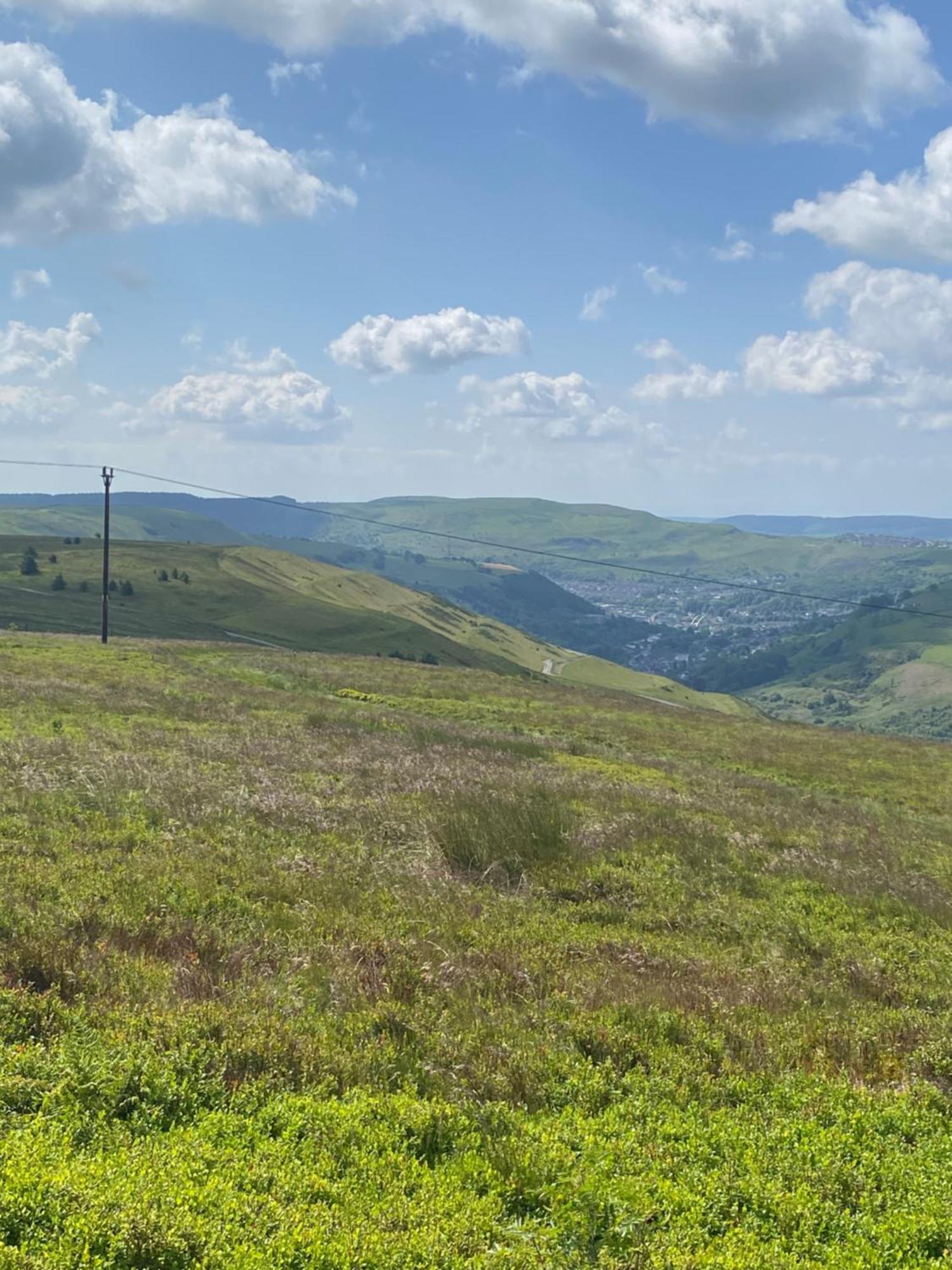 Mountain View Two Bedroom Llwynypia エクステリア 写真
