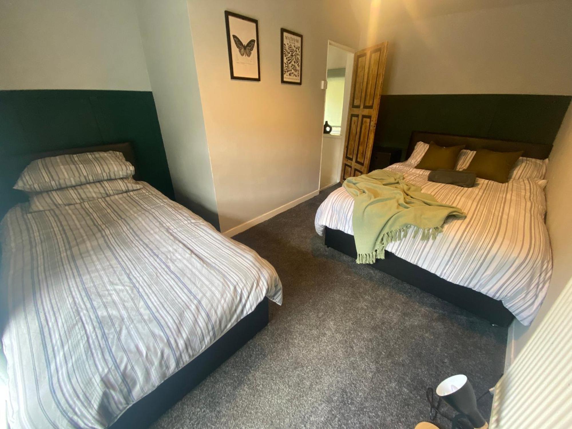 Mountain View Two Bedroom Llwynypia エクステリア 写真