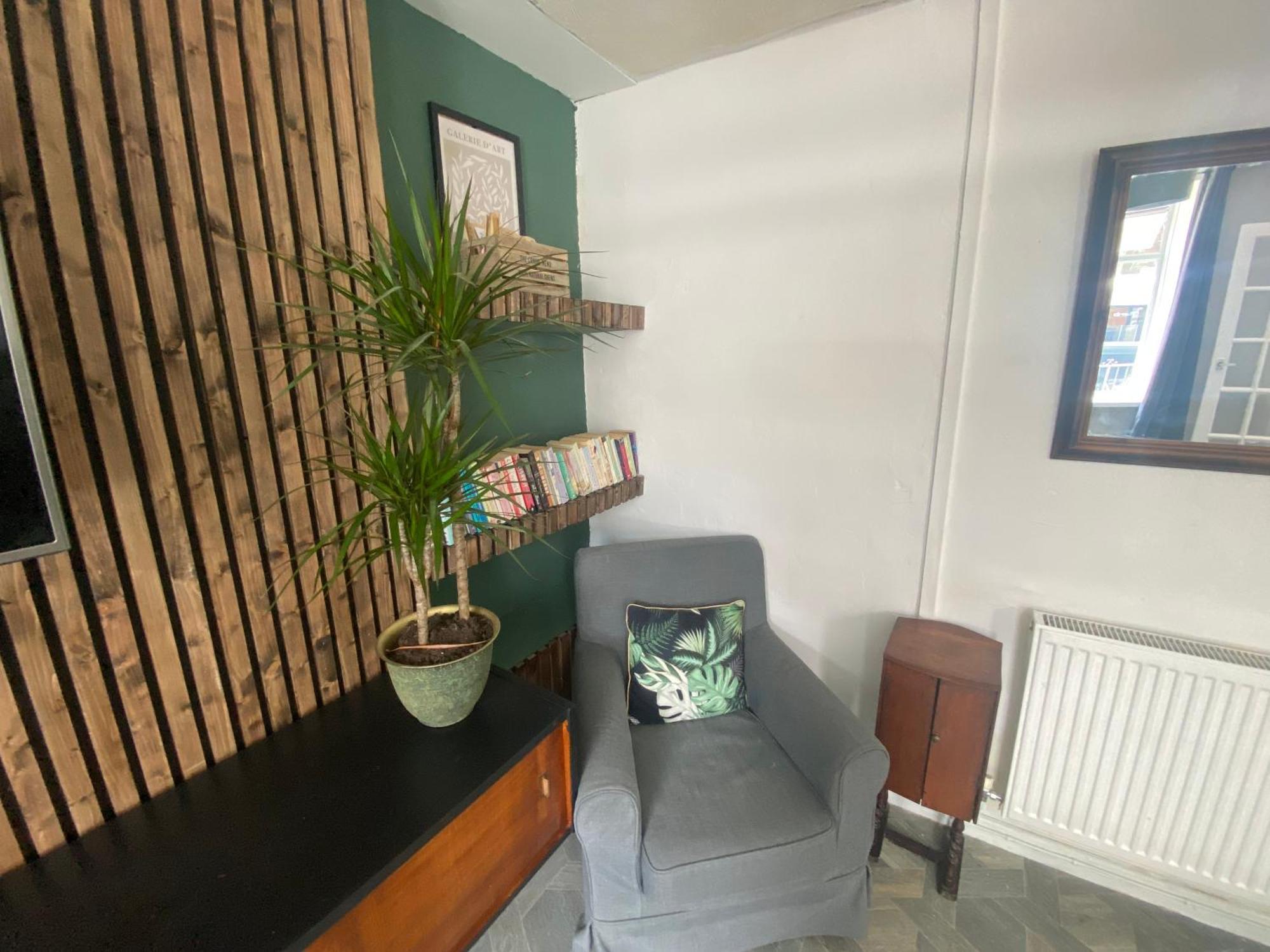Mountain View Two Bedroom Llwynypia エクステリア 写真