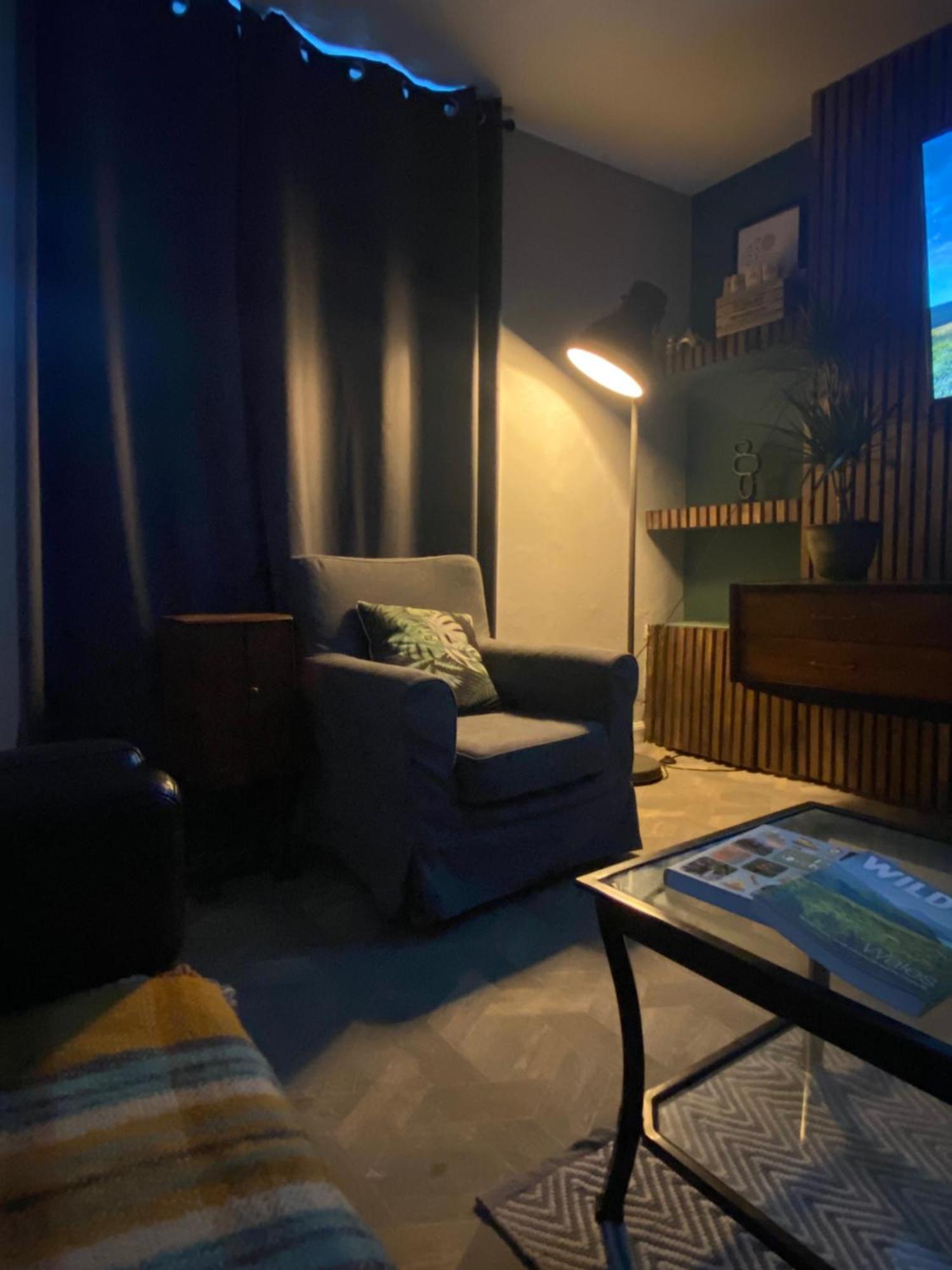 Mountain View Two Bedroom Llwynypia エクステリア 写真